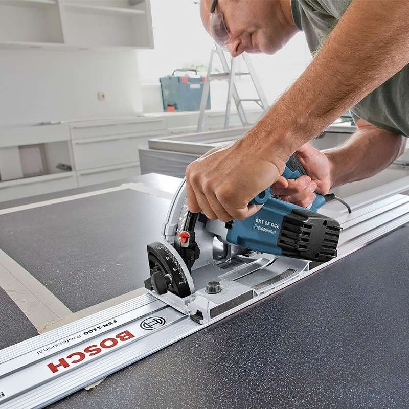 Scie Plongeante BOSCH GKT 55 GCE Professional + Rail de Guidage FSN 1600