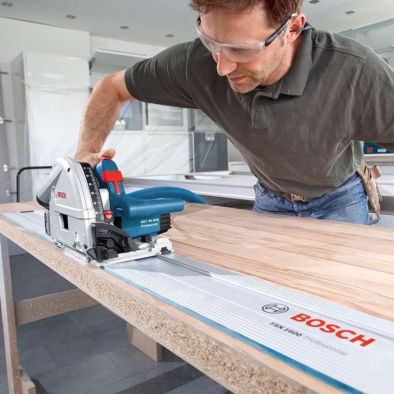 Scie Plongeante BOSCH GKT 55 GCE Professional + Rail de Guidage FSN 1600